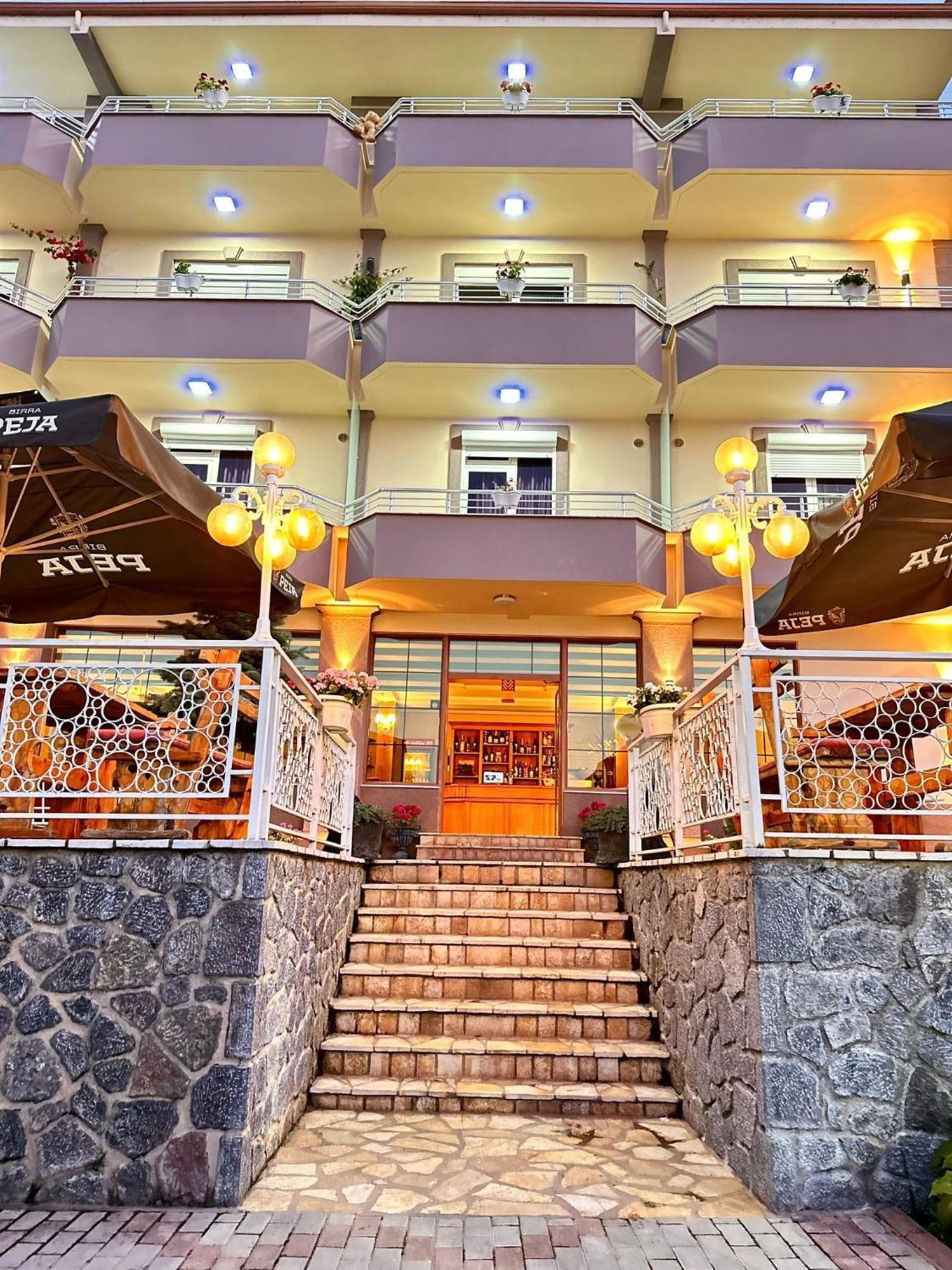 Hotel Vila Toska Piskupat Extérieur photo